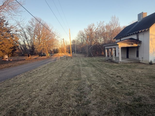 2627 Woods Rd, Springfield, TN 37172