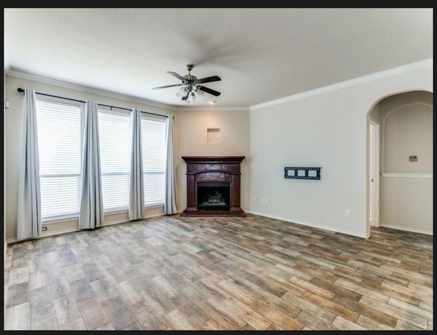 10924 Braemoor Drive, Fort Worth, TX 76052