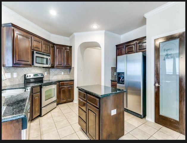 10924 Braemoor Drive, Fort Worth, TX 76052