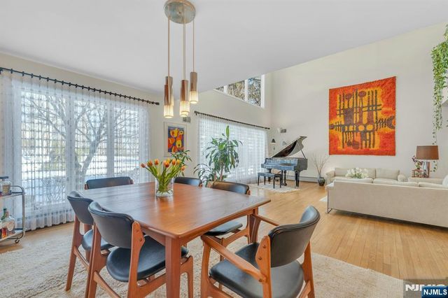 566 Faletti Way, River Vale, NJ 07675