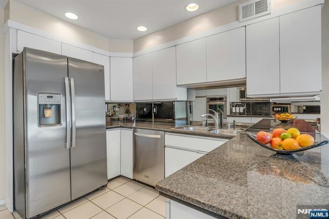 566 Faletti Way, River Vale, NJ 07675