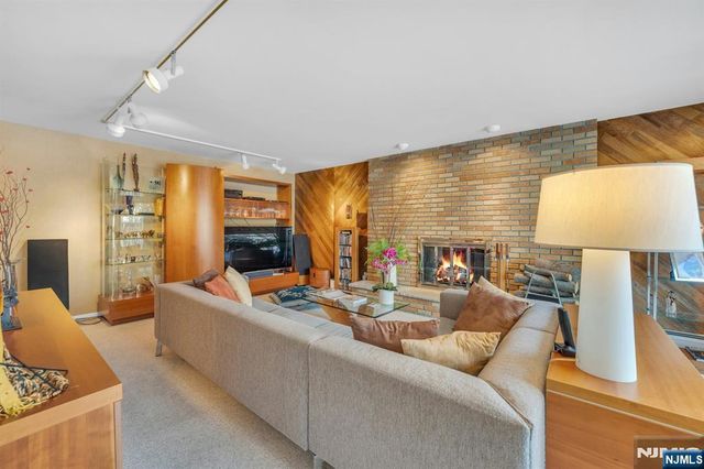 566 Faletti Way, River Vale, NJ 07675