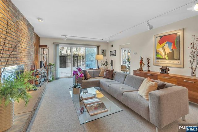 566 Faletti Way, River Vale, NJ 07675