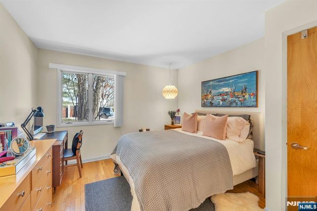 566 Faletti Way, River Vale, NJ 07675