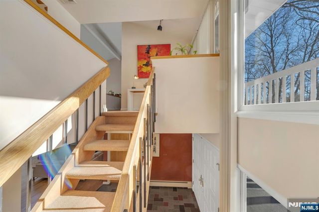 566 Faletti Way, River Vale, NJ 07675