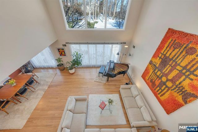 566 Faletti Way, River Vale, NJ 07675