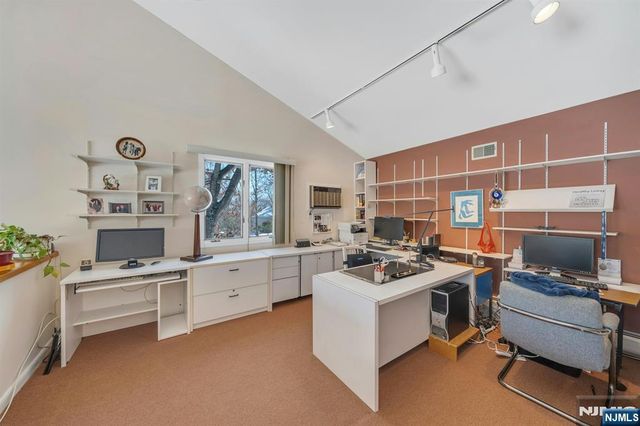 566 Faletti Way, River Vale, NJ 07675