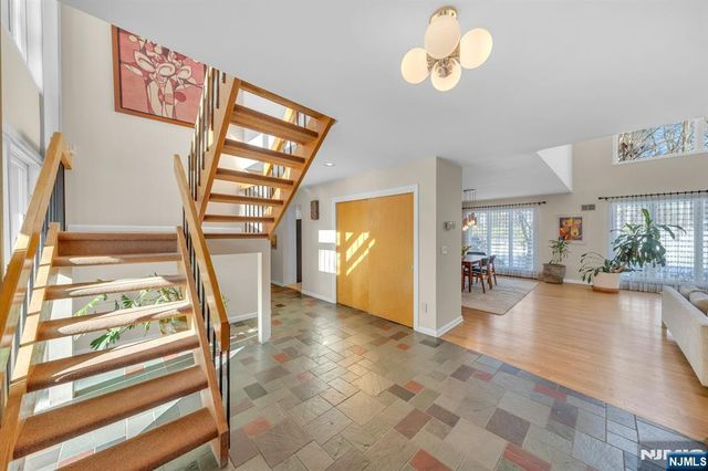 566 Faletti Way, River Vale, NJ 07675