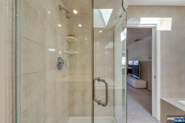 566 Faletti Way, River Vale, NJ 07675