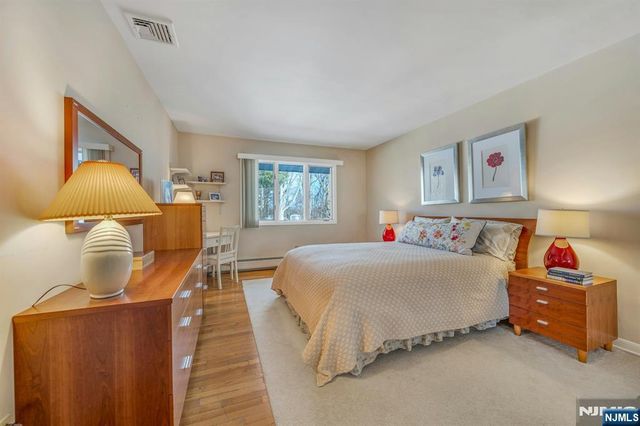 566 Faletti Way, River Vale, NJ 07675