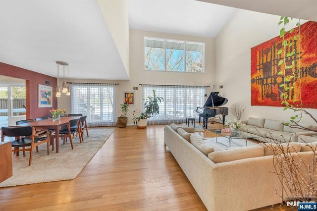 566 Faletti Way, River Vale, NJ 07675