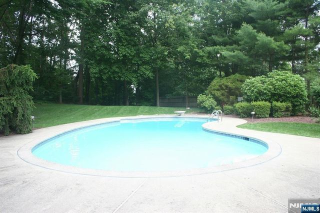 566 Faletti Way, River Vale, NJ 07675