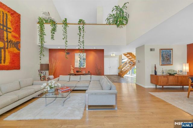 566 Faletti Way, River Vale, NJ 07675