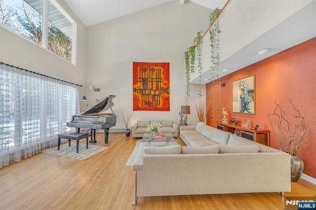 566 Faletti Way, River Vale, NJ 07675