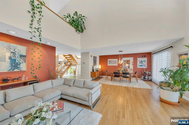 566 Faletti Way, River Vale, NJ 07675