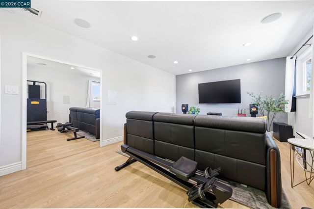 1079 Ginger Ln, San Jose, CA 95128