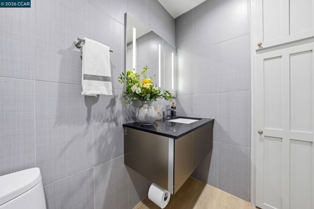 1079 Ginger Ln, San Jose, CA 95128