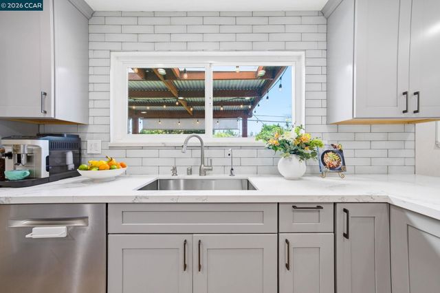 1079 Ginger Ln, San Jose, CA 95128