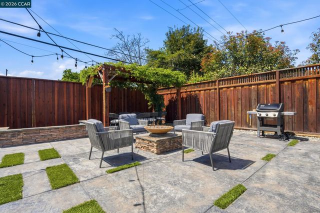 1079 Ginger Ln, San Jose, CA 95128