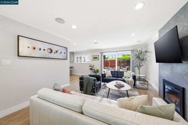 1079 Ginger Ln, San Jose, CA 95128