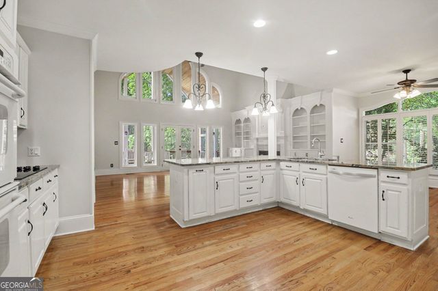 200 Wicklawn Way, Roswell, GA 30076