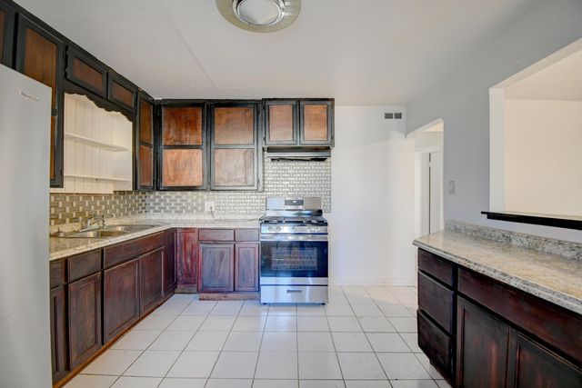 325 Rhode Island Street NE, Albuquerque, NM 87108