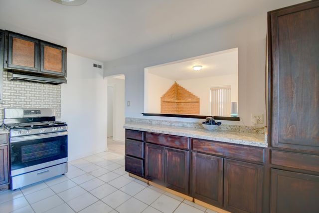 325 Rhode Island Street NE, Albuquerque, NM 87108