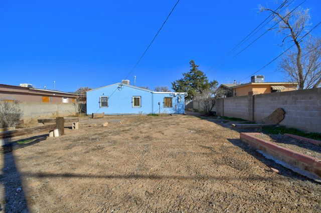 325 Rhode Island Street NE, Albuquerque, NM 87108
