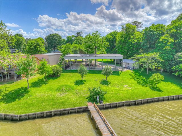 300 & 301 Tortuga Way, Point Blank, TX 77364