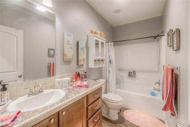 300 & 301 Tortuga Way, Point Blank, TX 77364