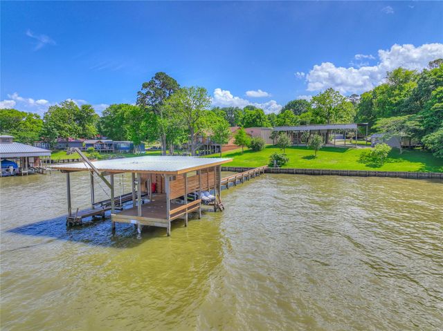 300 & 301 Tortuga Way, Point Blank, TX 77364