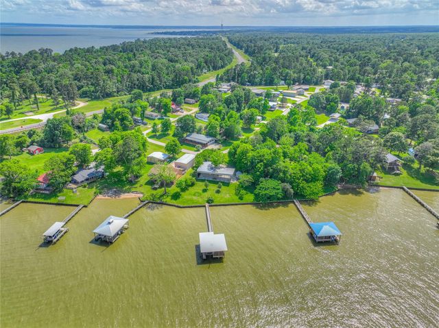 300 & 301 Tortuga Way, Point Blank, TX 77364