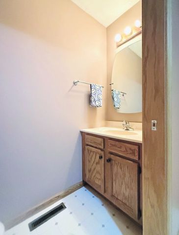 410 W Sangamon Street, Fisher, IL 61843