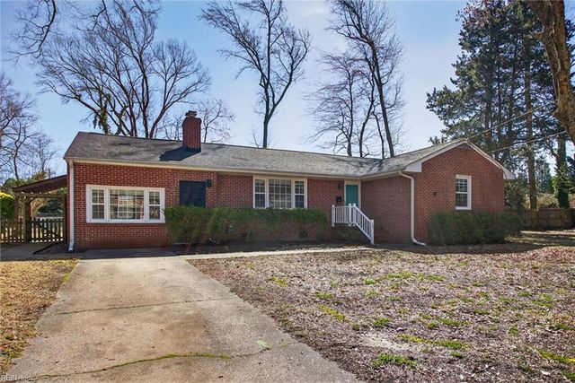 11 Wilson CIR, Newport News, VA 23606