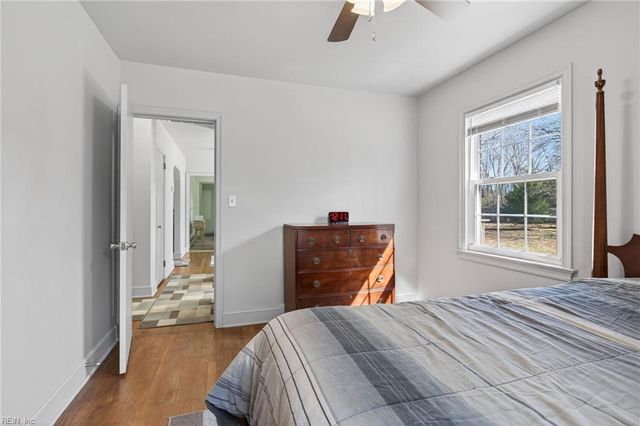 11 Wilson CIR, Newport News, VA 23606