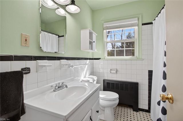 11 Wilson CIR, Newport News, VA 23606