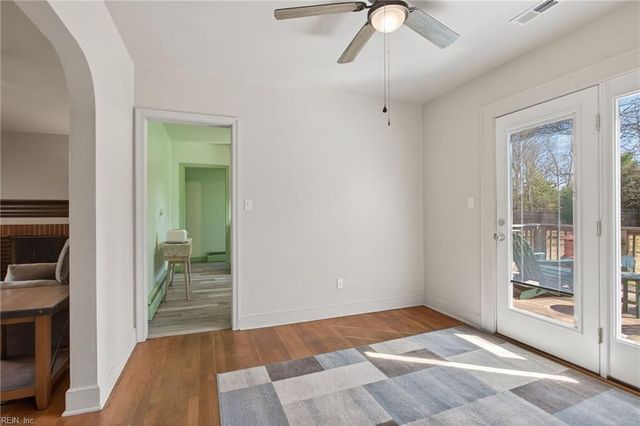 11 Wilson CIR, Newport News, VA 23606