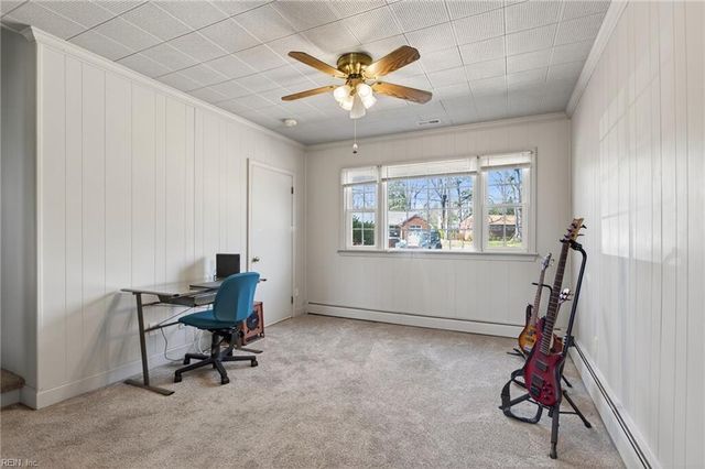 11 Wilson CIR, Newport News, VA 23606