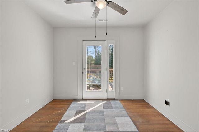 11 Wilson CIR, Newport News, VA 23606