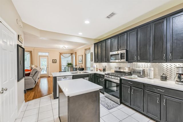 1702 Pinnacle Drive, Houston, TX 77339