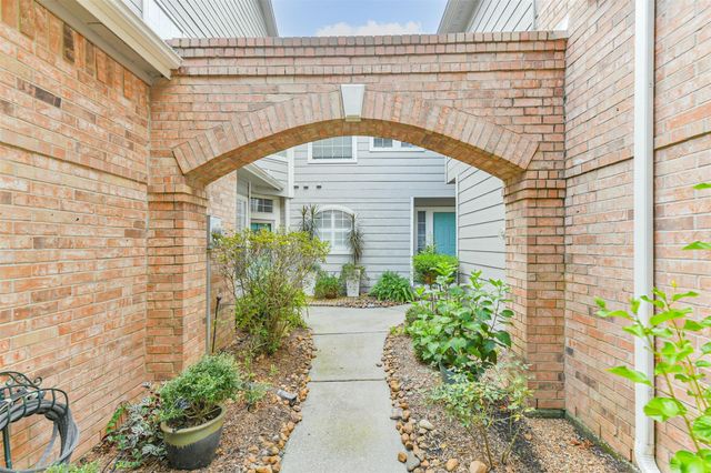 1702 Pinnacle Drive, Houston, TX 77339