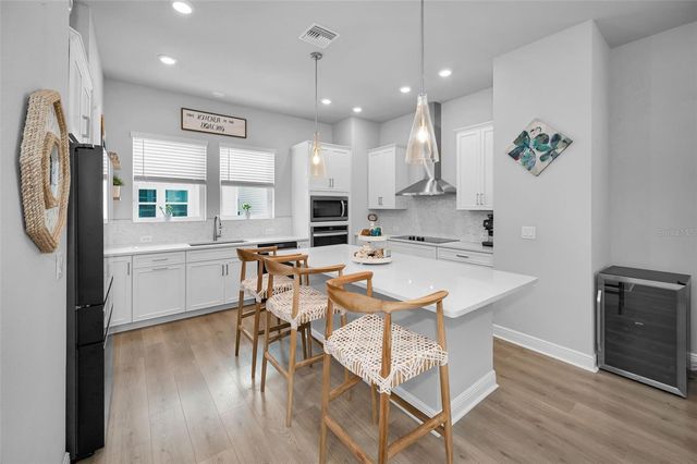 2458 MANGUM COURT, Sarasota, FL 34237
