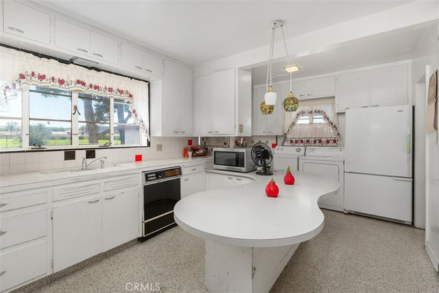 41699 Acacia Avenue, Hemet, CA 92544