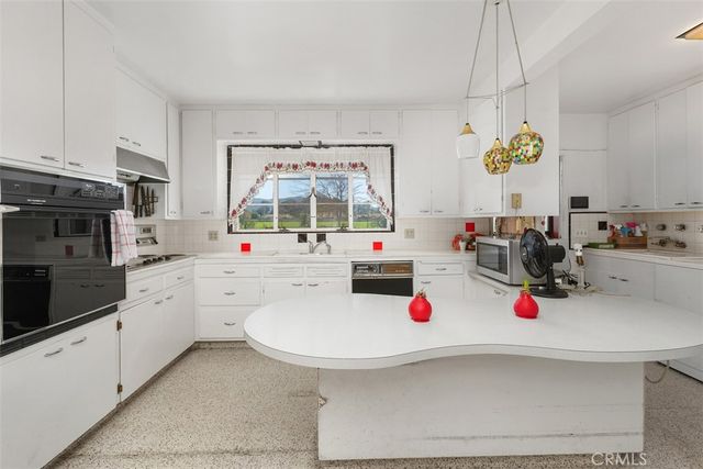 41699 Acacia Avenue, Hemet, CA 92544