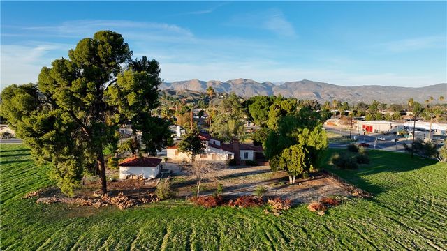 41699 Acacia Avenue, Hemet, CA 92544