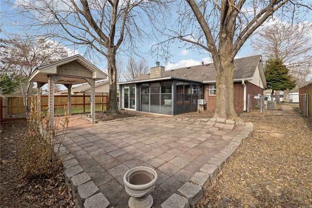 4391 W Chaparral Lane, Fayetteville, AR 72704