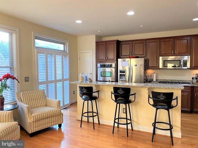 3321 S KEMPER RD, Arlington, VA 22206