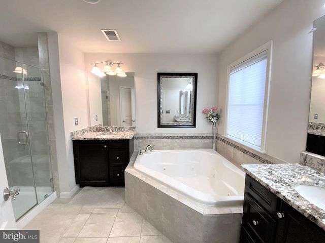 3321 S KEMPER RD, Arlington, VA 22206