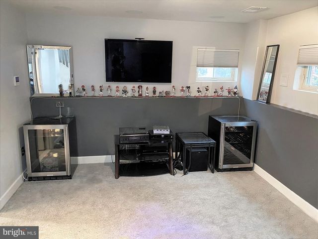 3321 S KEMPER RD, Arlington, VA 22206