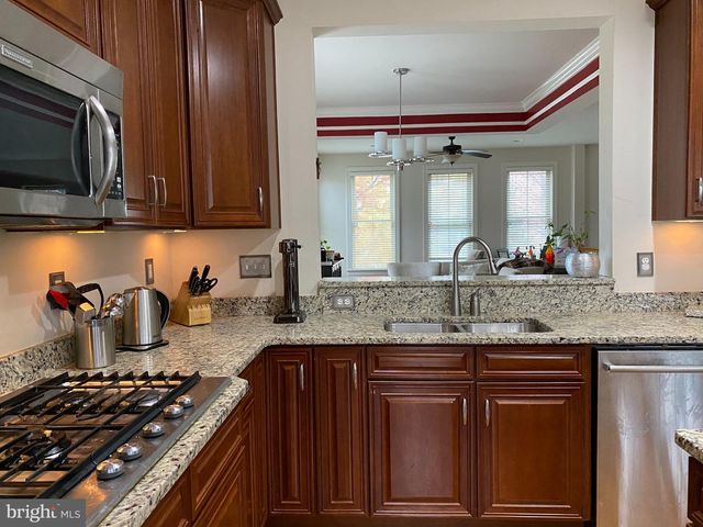 3321 S KEMPER RD, Arlington, VA 22206